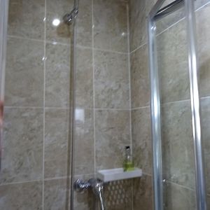 Standard Single En-suite Room